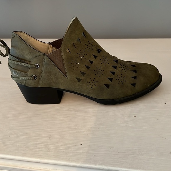 JBU Army Green Evelyn Slip On Vegan Booties With Back Ties Laser Cutout Size 8.5 - Picture 4 of 7